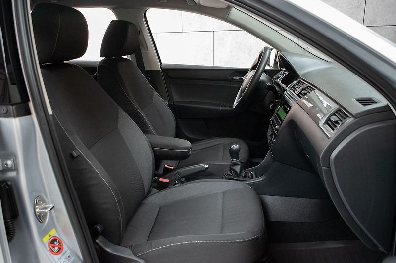 Škoda Rapid 1.2 TSI 63kW*2xKOLA*AUT.KLIMA* - fotka 13 z 31