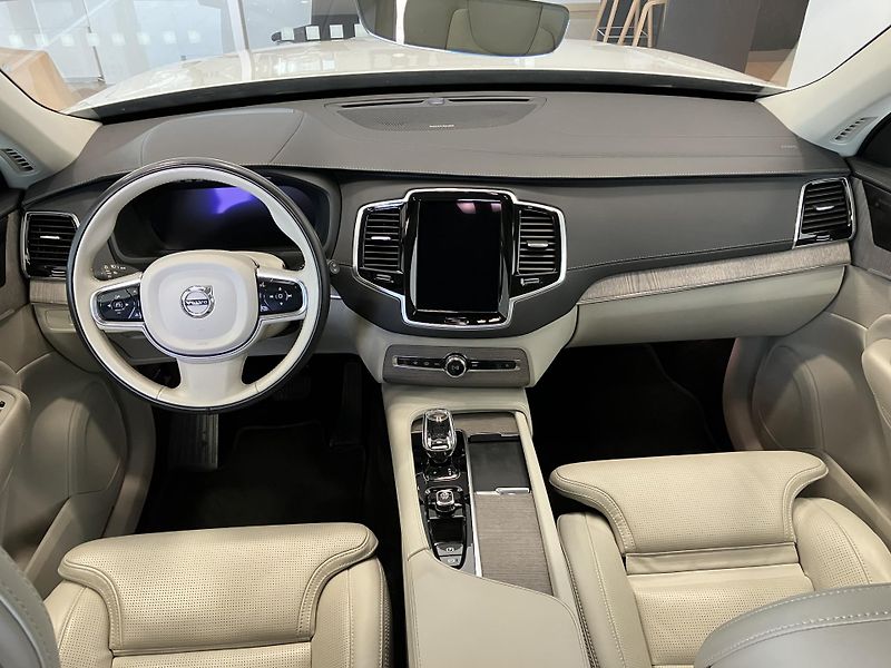 Volvo XC90 B5 AWD Ice Line Plus Dark AT8 - fotka 22 z 50