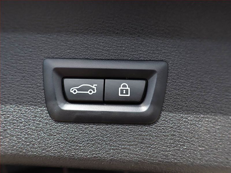 BMW X1 (2022) Innovation xDrive18d - fotka 21 z 21