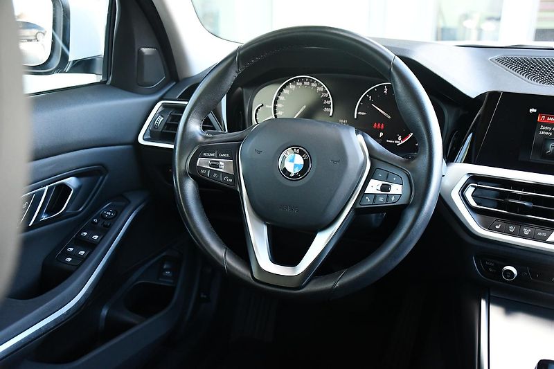 BMW Řada 3 320D xDrive 2xALU 1M ČR - fotka 7 z 38