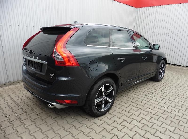 Volvo XC60 2.4 D5 R-Design AWD A/T Navi - fotka 3 z 15