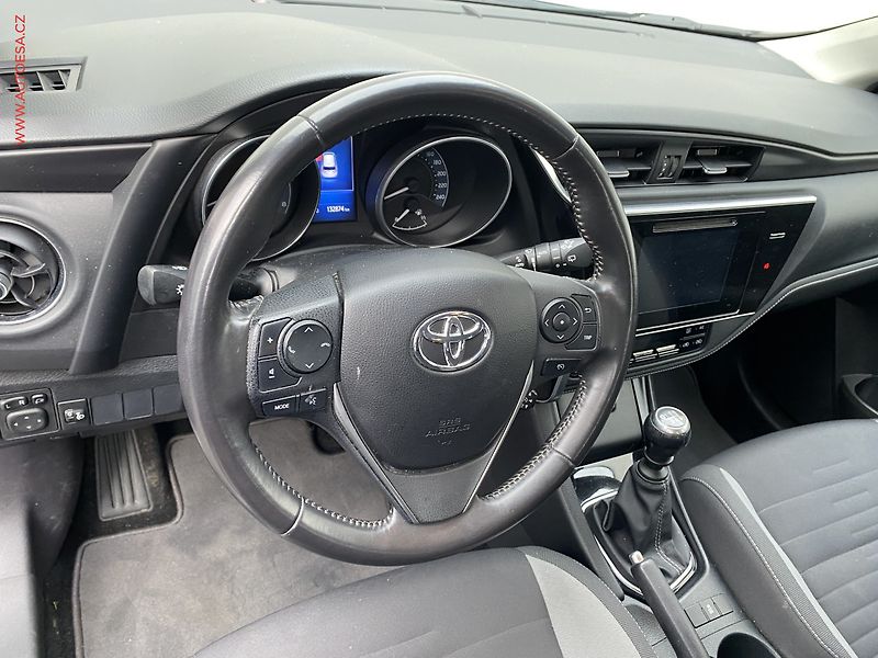 Toyota Auris (2015) 1.2T, Comfort, TZ, kamera - fotka 12 z 18
