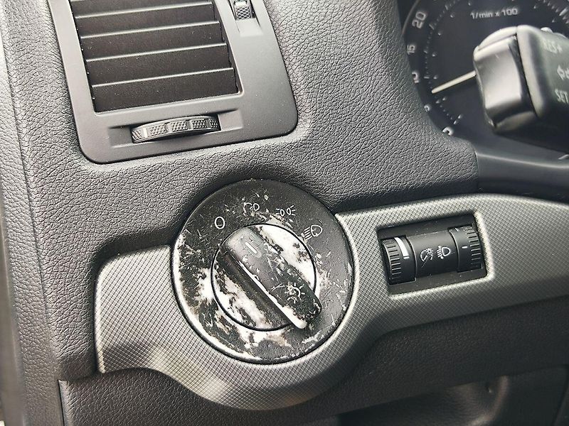 Škoda Octavia 1.6 FSI/85kW Elegance - fotka 22 z 25