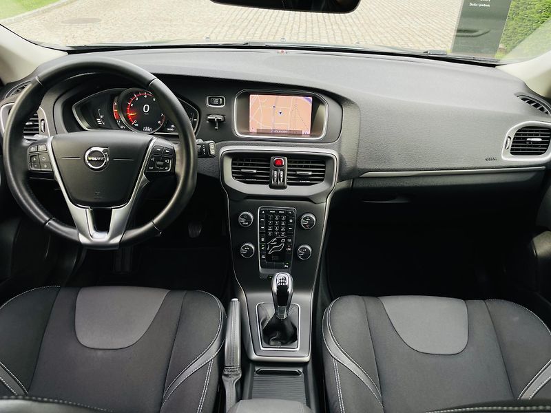 Volvo V40 2.0i MANUÁL KAMERA SERVISKA - fotka 22 z 45