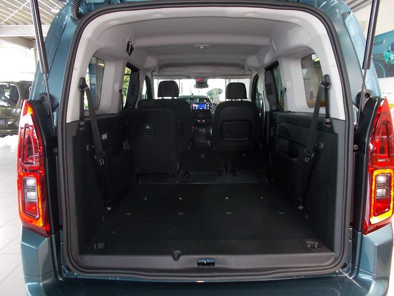 Opel Combo (2026) Elegance Plus L2H1 1.5 CDTI (9 - fotka 16 z 35