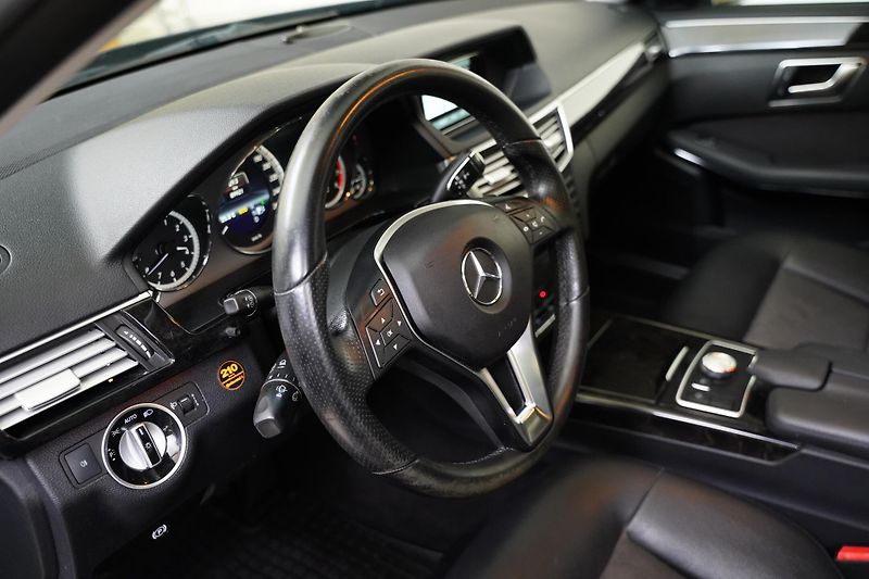 Mercedes-Benz Třídy E - fotka 14 z 23