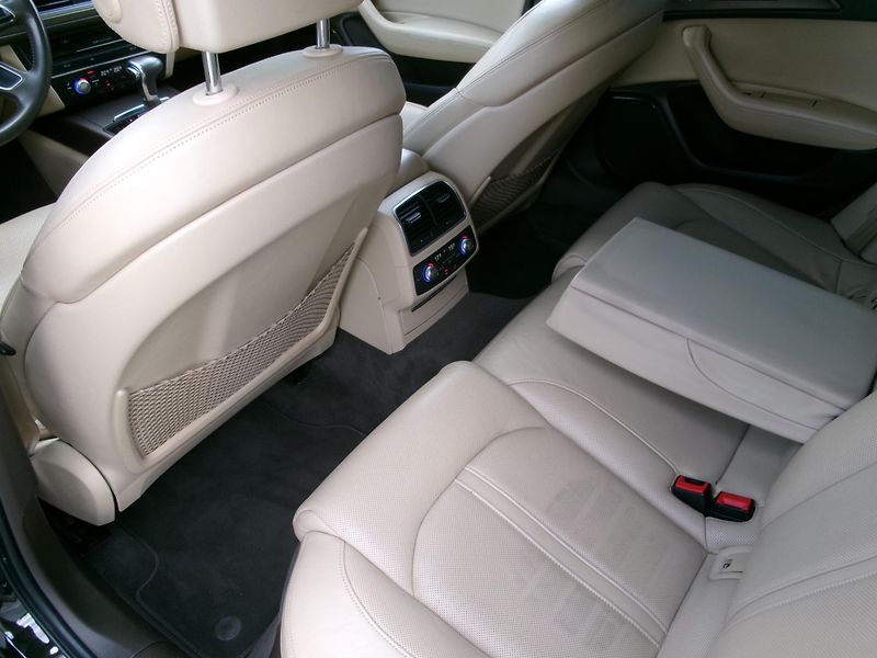 Audi A6 Avant (2013) 3,0TDI QUATTRO S-LINE LED - fotka 14 z 31