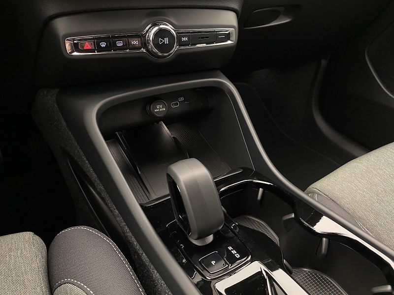 Volvo XC40 (2026) B4 AUT DARK PLUS - fotka 35 z 61