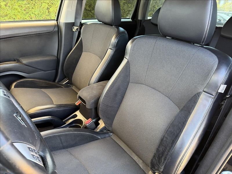 Citroën C-Crosser 2.2 HDi 4x4 - fotka 13 z 16