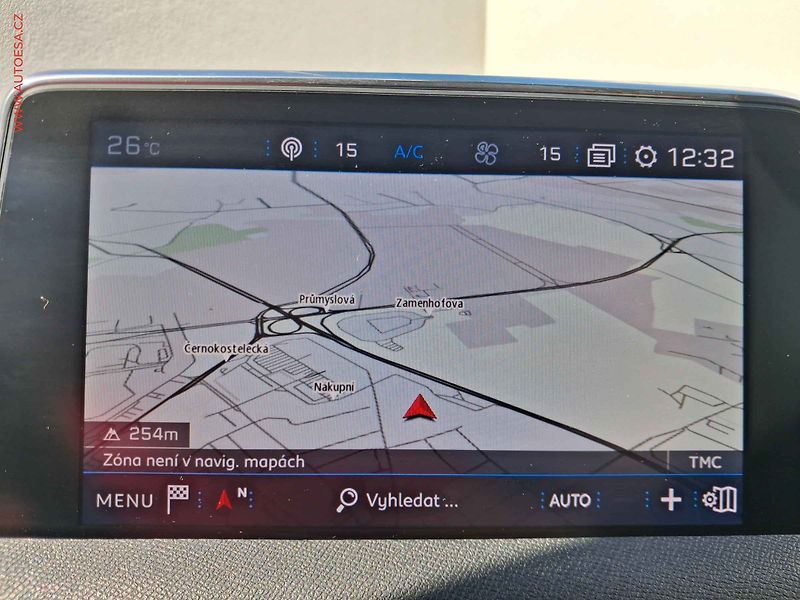 Peugeot 5008 (2017) 1.2 PT, Allure, navi, kamera - fotka 19 z 20