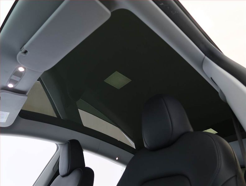 Tesla Model Y (2023) Long Range AWD 79kWh, SoH 92% - fotka 17 z 31