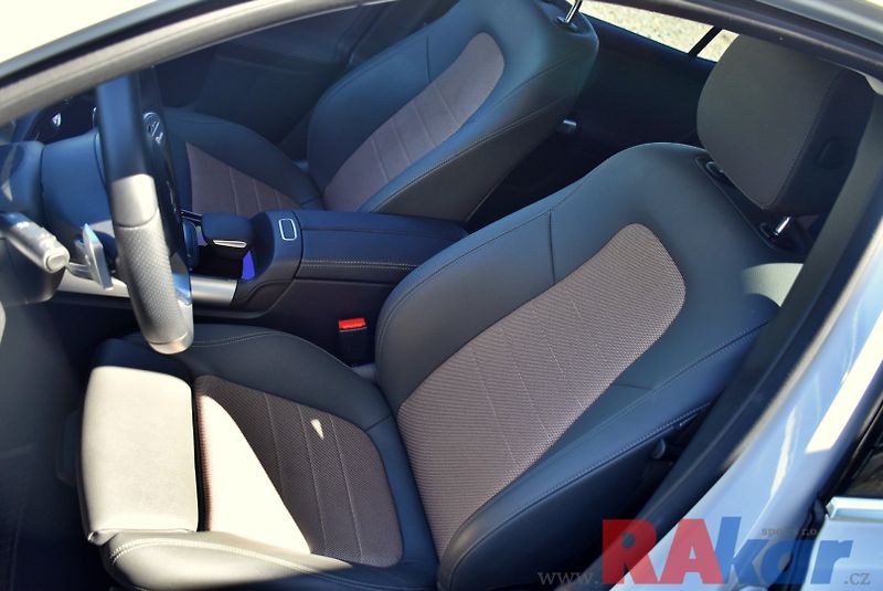 Mercedes-Benz EQB 300 4Matic - fotka 7 z 30
