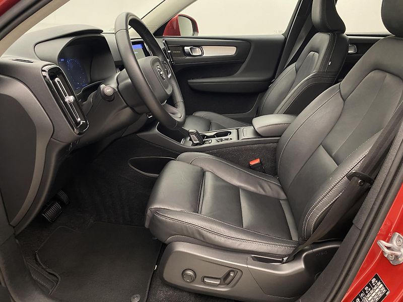 Volvo XC40 T4 MOMENTUM AUT CZ - fotka 3 z 42