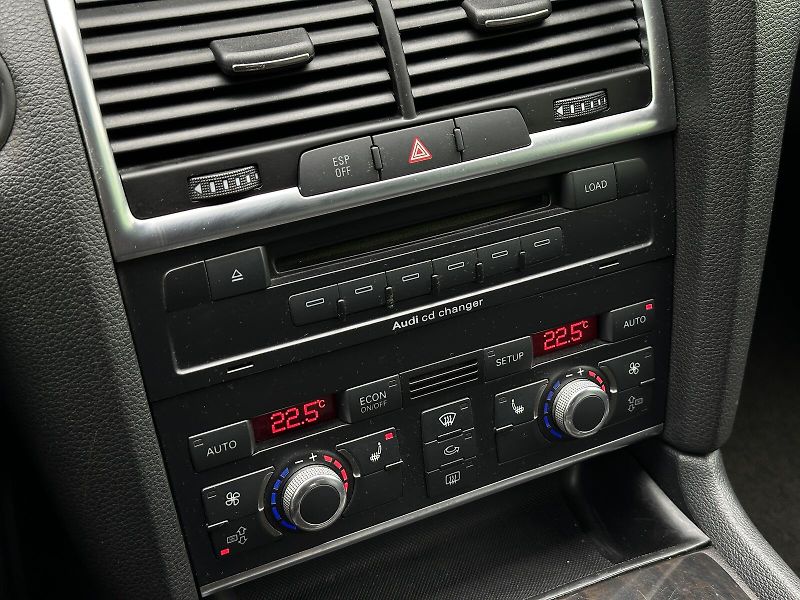 Audi Q7 3.0TDi V6 4x4 Tiptronic 233PS - fotka 27 z 48