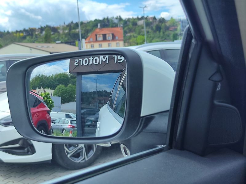 Volvo XC60 D5 2.4/136kW Summum AUT. - fotka 17 z 28
