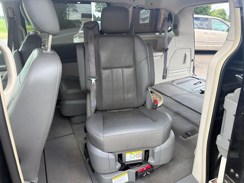 Chrysler Town & Country (2007) 3,8V6 SwivelGo Limit 2007 - fotka 15 z 20