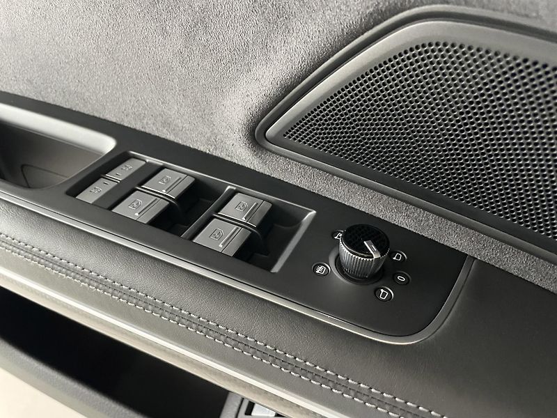 Audi S8 4,0TFSI Quattro*420kW*Webasto - fotka 31 z 42