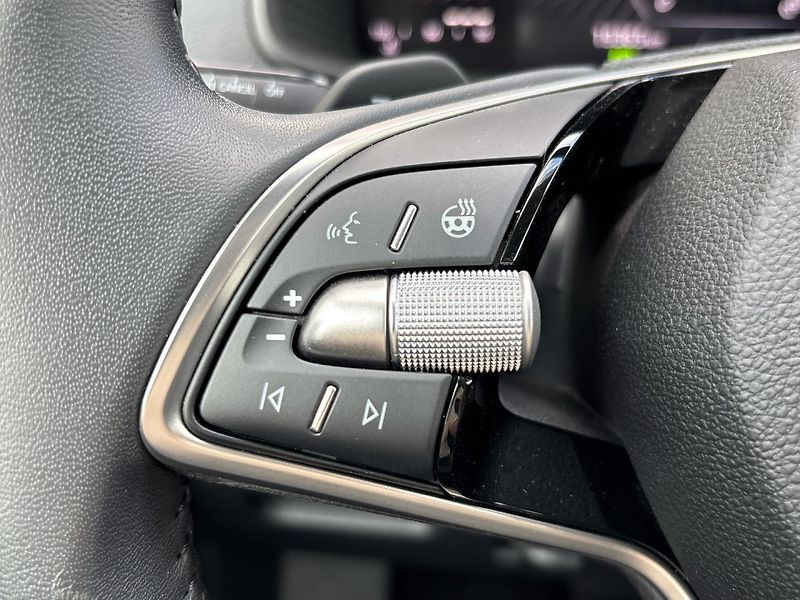 Škoda Karoq DSG SELECTION - fotka 22 z 26