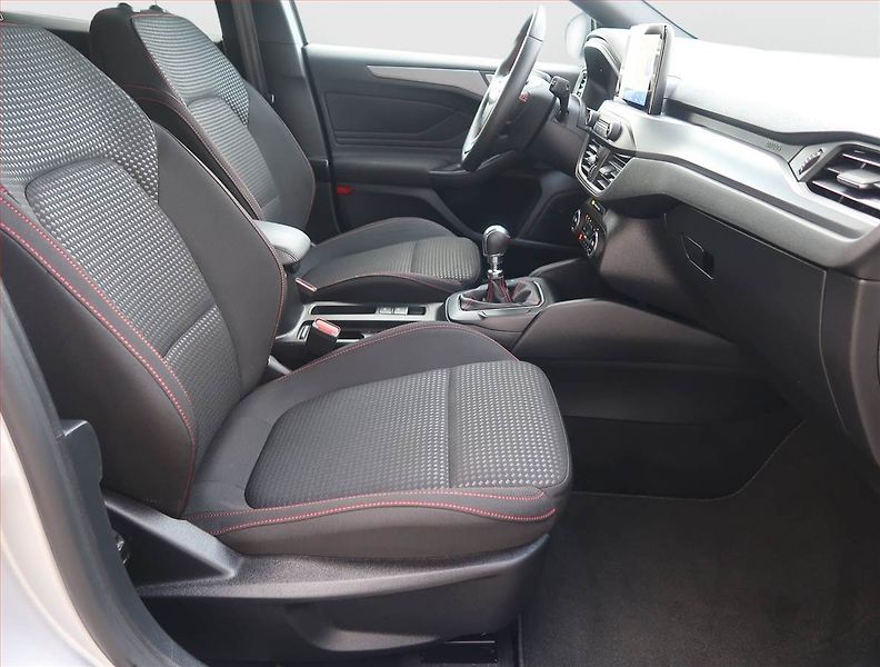 Ford Focus (2022) ST-Line 1.0 MHEV, Serv.kniha - fotka 9 z 16
