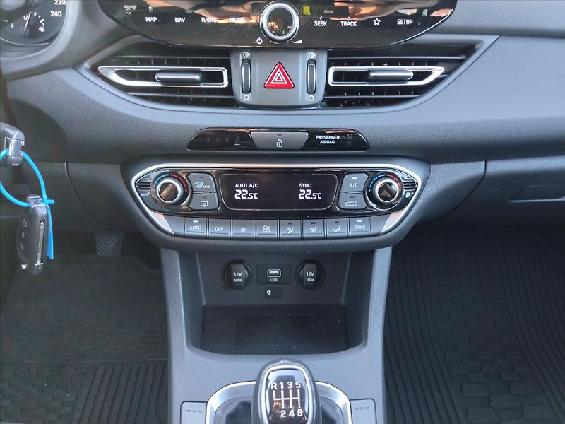 Hyundai i30 1,5   1,5 T-GDI mHEV Smart 117 - fotka 15 z 30