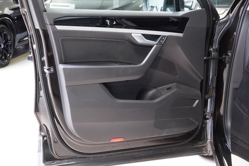 Volkswagen Touareg 3.0TDI,170kW,ČR,DigitalCockpit - fotka 14 z 29