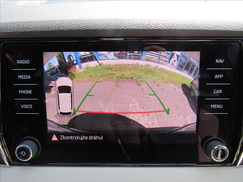Škoda Karoq 1,5 TSi 110kW DSG Style - fotka 18 z 31