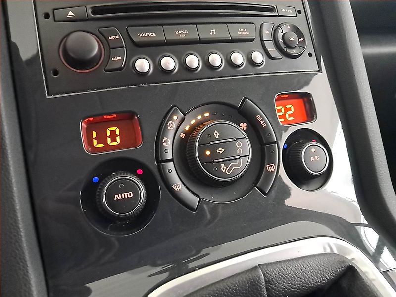 Peugeot 5008 (2011) 1.6 HDi, Tempomat - fotka 15 z 18