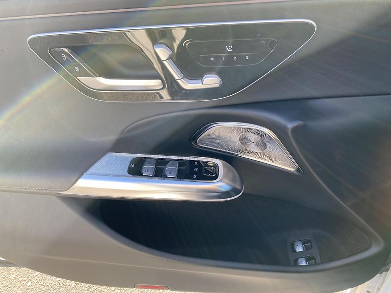Mercedes-Benz Třídy E E 400e 4M AMG BURMESTER 4D - fotka 22 z 26