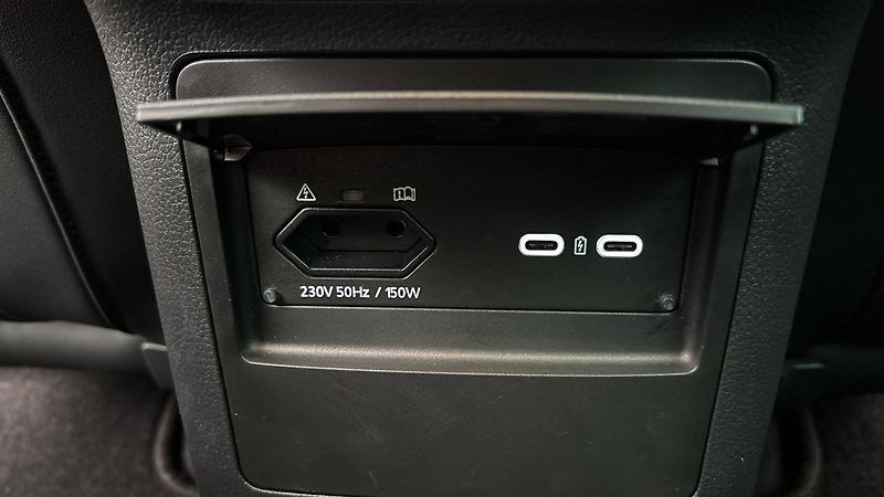 Škoda Superb 2.0 TDI Style Combi - fotka 23 z 29
