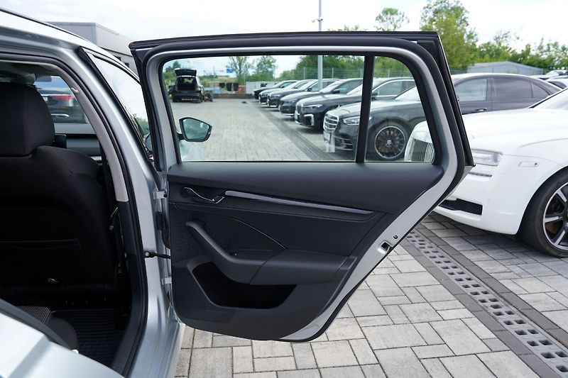 Škoda Octavia IV  2.0 TDI DSG 4x4/150 PS - fotka 17 z 43
