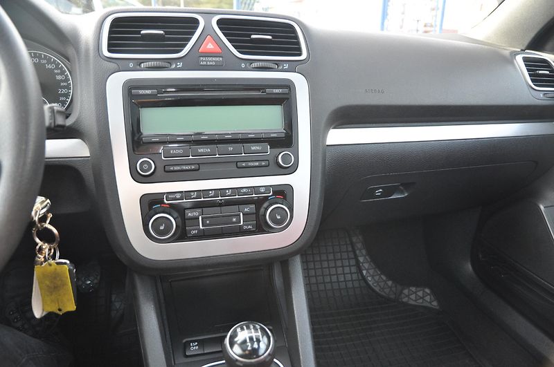 Volkswagen EOS 1.4TSi 90kW KŮŽE - fotka 16 z 18