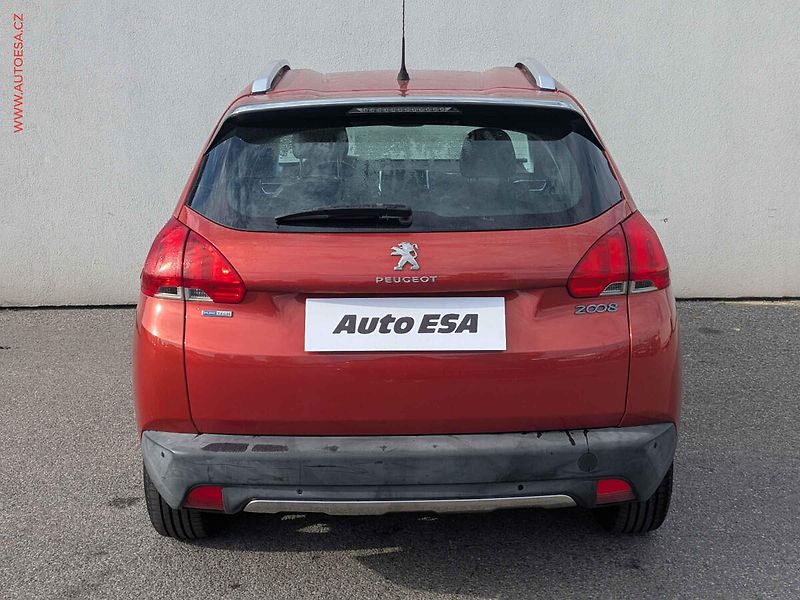 Peugeot 2008 (2016) 1.2PT, AC, temp, park.asist - fotka 5 z 17