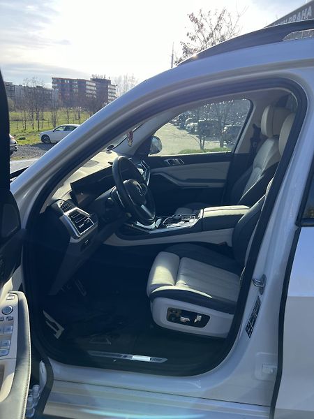 BMW X7 (2022) xDrive40i - fotka 5 z 6