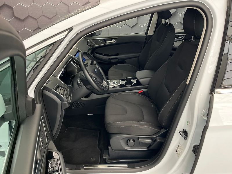 Ford S-MAX 2.5 Duratec FHEV TITANIUM - fotka 22 z 60