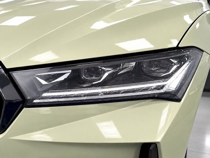 Škoda Superb (2025) COMBI Sportline TD 110 / 2.0 A - fotka 8 z 61