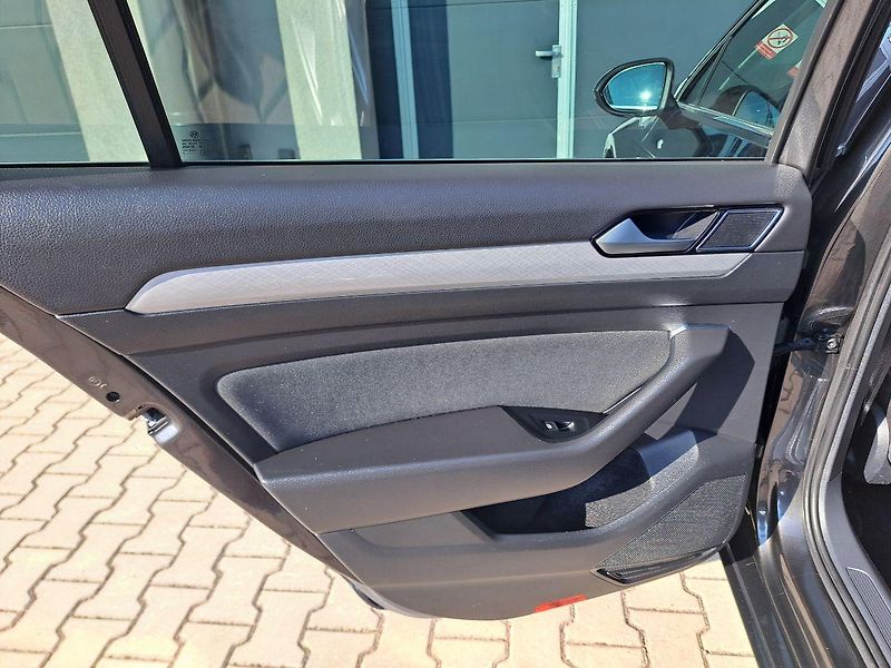 Volkswagen Passat (2022) 1.5 TSI DSG, ZÁRUKA - fotka 34 z 35