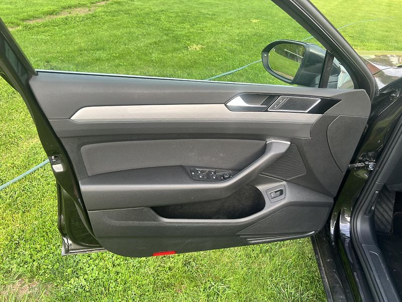 Volkswagen Passat 2.0TDI 110KW,NAVI,LED,APP,ALU - fotka 13 z 47