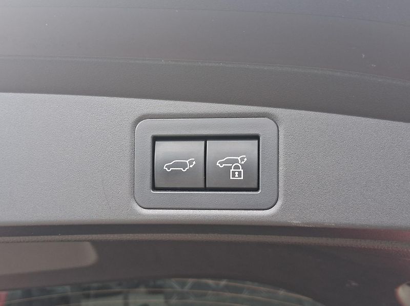 Toyota Corolla GR DYNAMIC JBL 2.0 Hyb. 144 kW - fotka 28 z 31