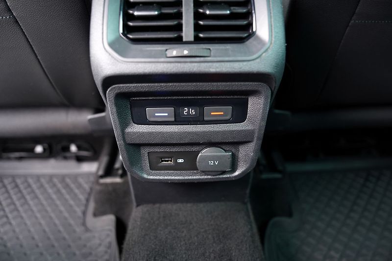 Volkswagen Tiguan 2.0 TSI 4Motion/DSG/R-line/ČR - fotka 38 z 54