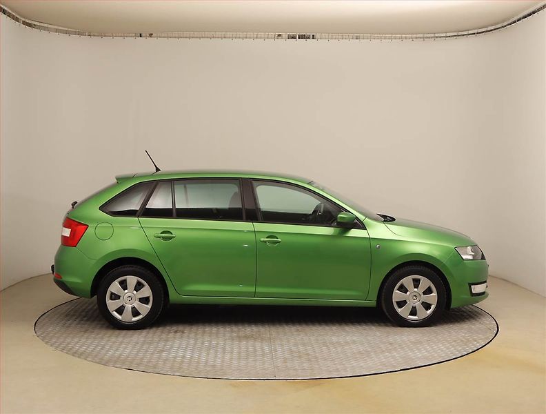 Škoda Rapid (2014) Spaceback 1.6 TDI - fotka 6 z 17