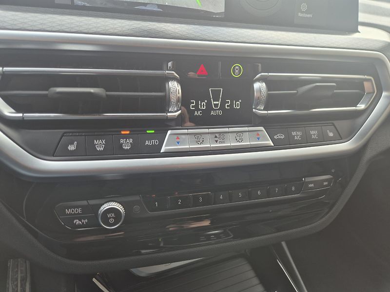BMW X3 (2024) xDrive 30d M PAKET - fotka 25 z 29