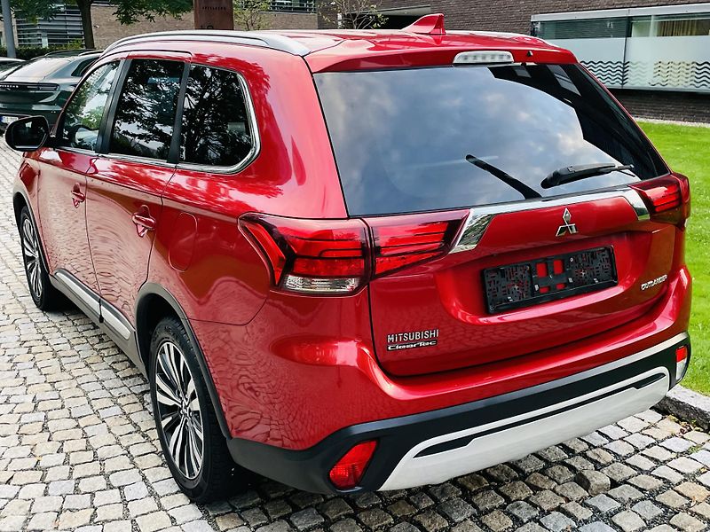 Mitsubishi Outlander 2.0i AUTOMAT 1.MAJITEL KAMERA  - fotka 18 z 43