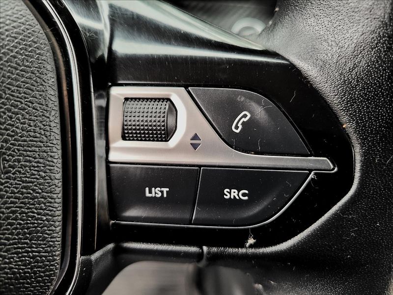 Peugeot 2008 1,2 Allure,navi,klima,Led - fotka 22 z 50