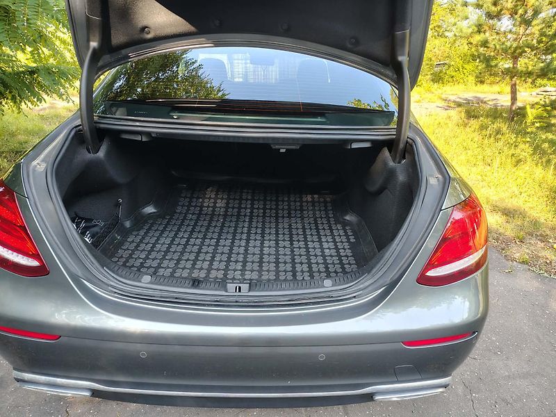Mercedes-Benz Třídy E (2017) Mercedes E 350 D 4 matic - fotka 23 z 24