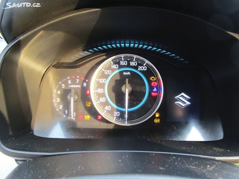 Suzuki Ignis 1,2 - 66KW - AUTOMAT - fotka 16 z 24