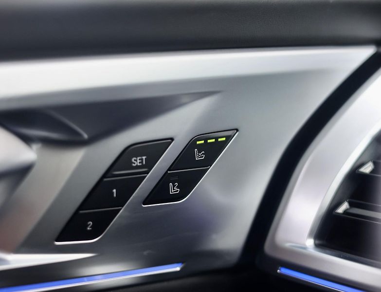 BMW XM (2023) 4.4 V8 ehybrid 480 KW - fotka 27 z 57