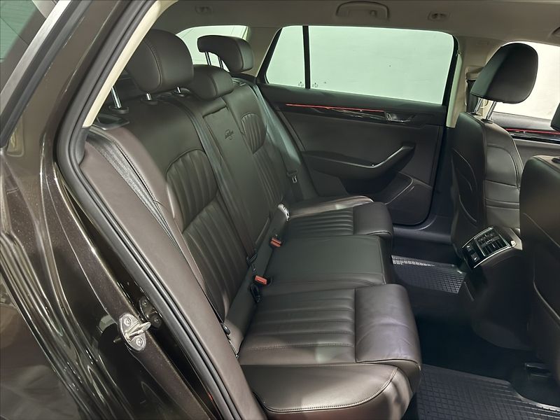 Škoda Superb 2,0   TDI DSG 4X4 140KW L&K - fotka 30 z 41