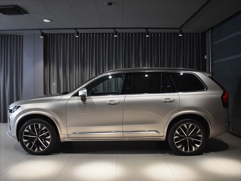 Volvo XC90 2,0 B5 AWD ULTRA Vzduch,Tažné - fotka 2 z 26