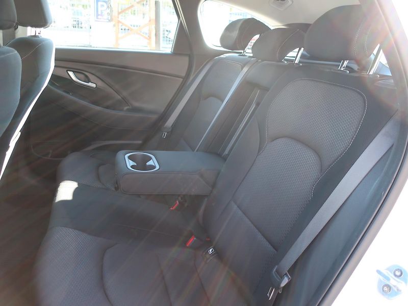 Hyundai i30 1.6CRDi 85kW STYLE NAVI ALU - fotka 13 z 31