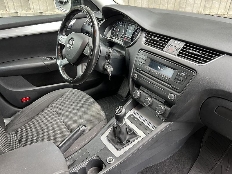 Škoda Octavia 2.0 TDi 110 kW SERVISKA - fotka 7 z 17